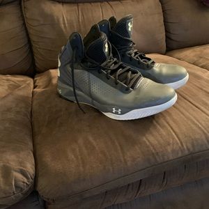 Men’s UA basketball shoes
